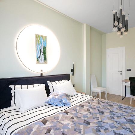 Urban Charm & Comfort - Chic 2Bd In Prime Location By Flat Mаnager Софія Екстер'єр фото
