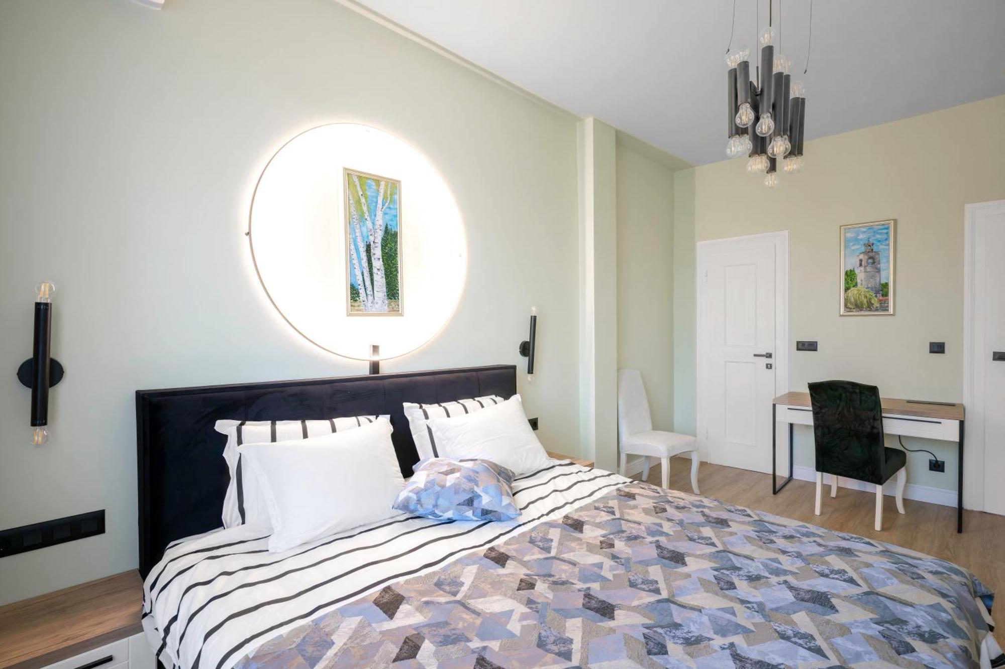 Urban Charm & Comfort - Chic 2Bd In Prime Location By Flat Mаnager Софія Екстер'єр фото